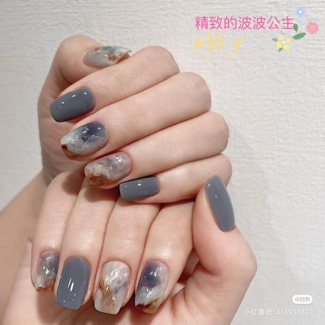 灰藍跳色大理石美甲