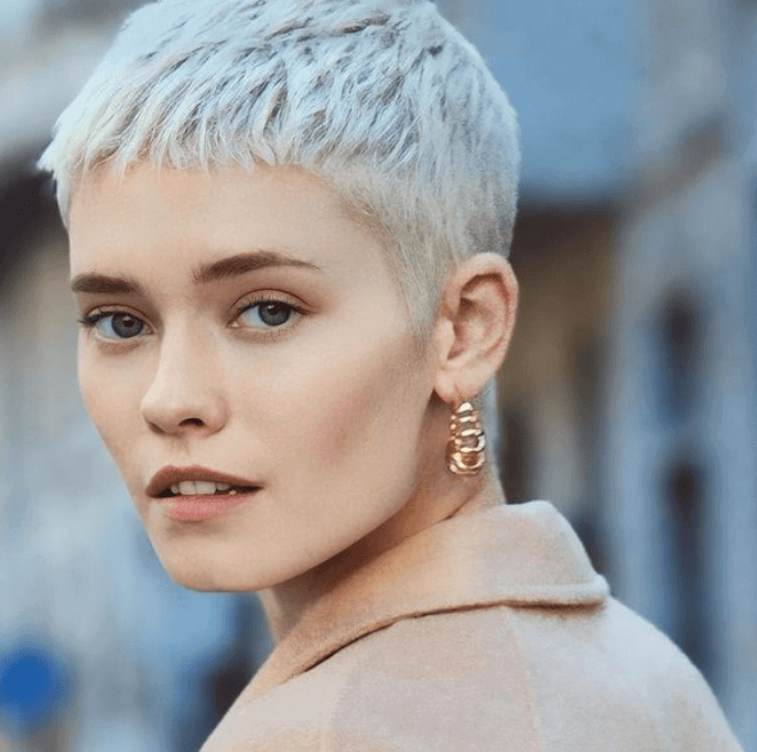 tendance coiffure printemps-été 2024 : coupe pixie