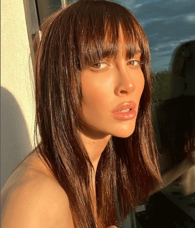 tendance coiffure printemps-été 2024: eyelash bang