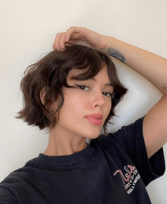 tendance coiffure printemps-été 2024 : carré flou