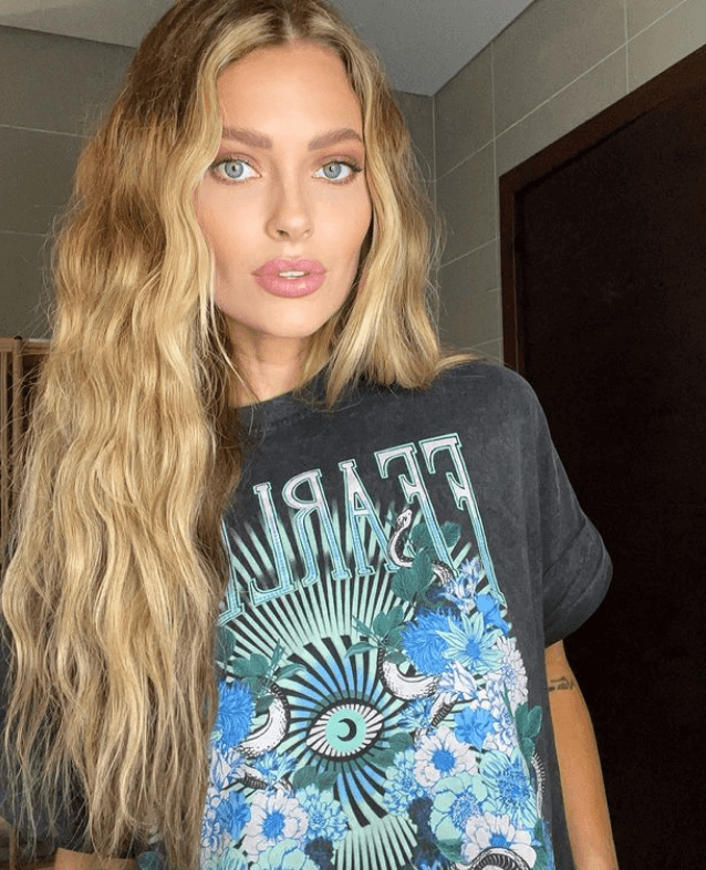 tendance coiffure printemps-été 2024 : cheveux long ondulé