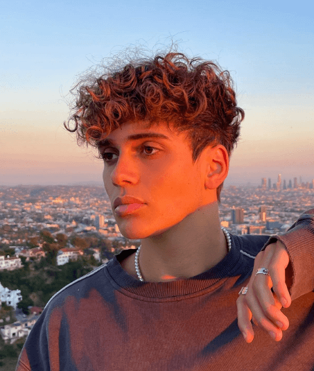Tendance coupe cheveux homme 2025 : coupe casquette