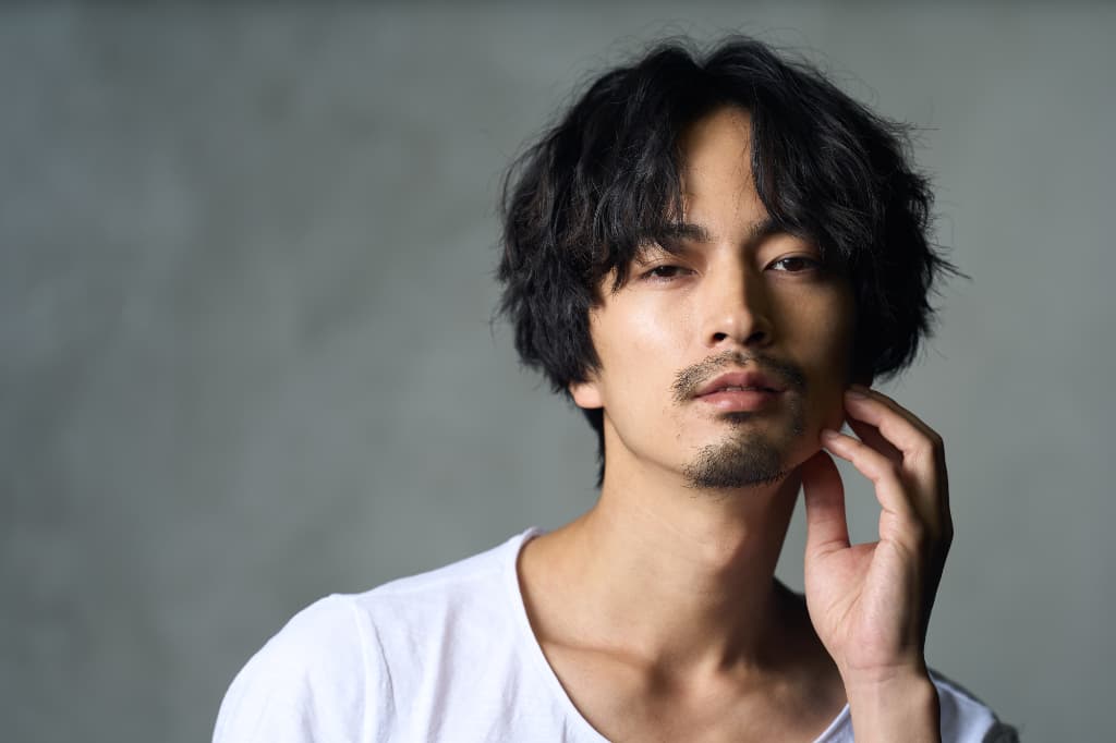 面長の男性の特徴