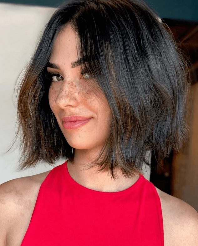 Coiffure visage carré tendance 2025 : bob degradé