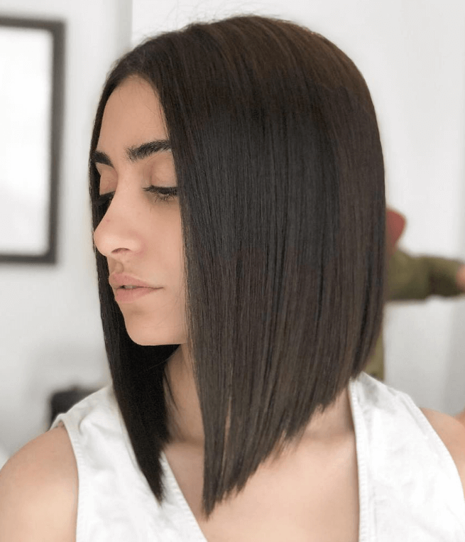 Coiffure visage carré femme : carré plongeant