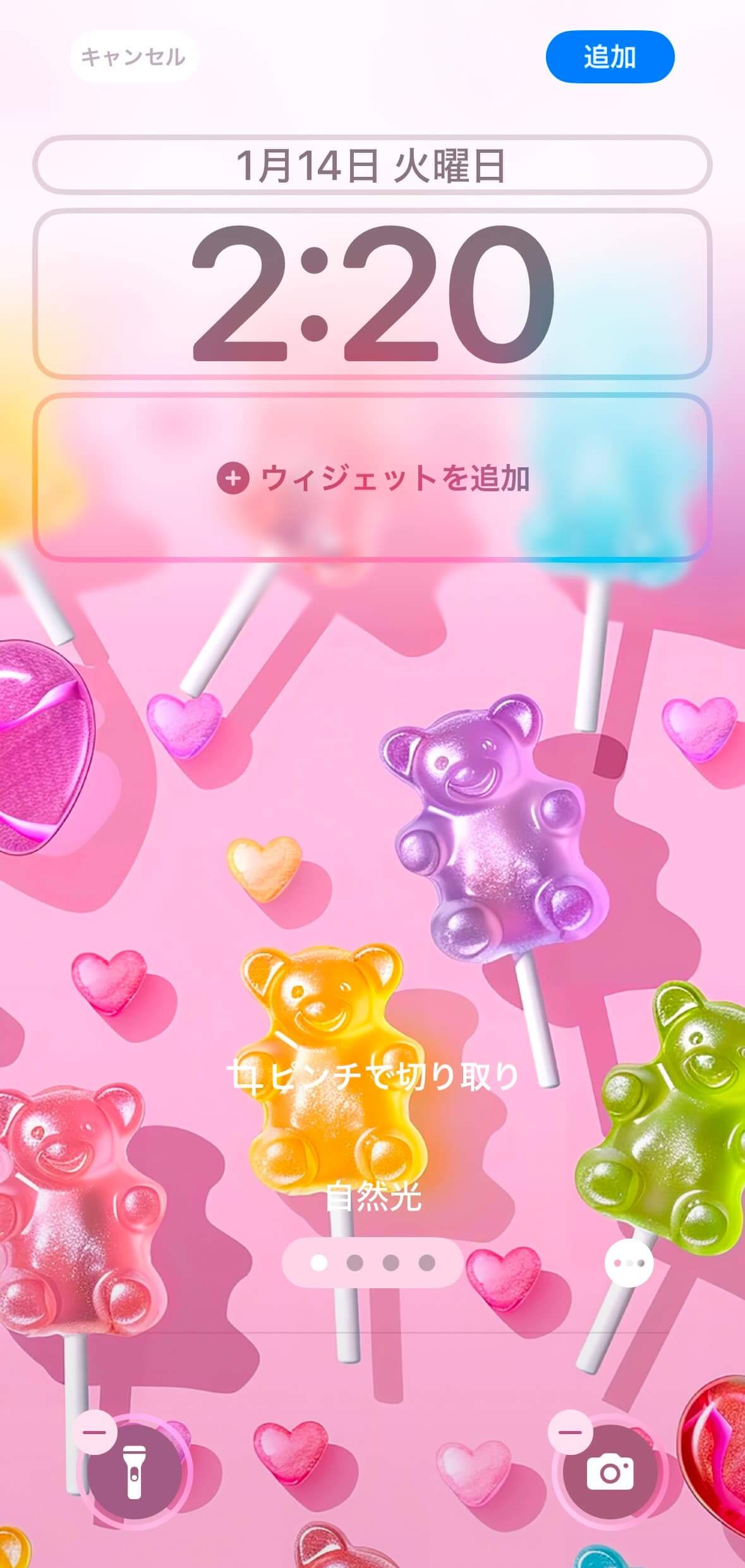 iPhoneで壁紙サイズを合わせる様子