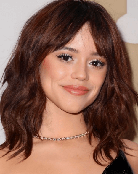 Coiffure cheveux épais femme : cheveux mi-long ondulé