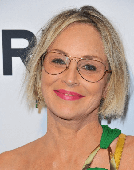 cortes de cabellos para mujeres de 50 con gafas