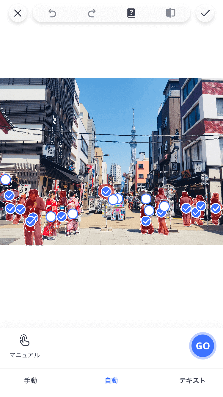 『PhotoRetouch』アプリで不要なものを削除する様子