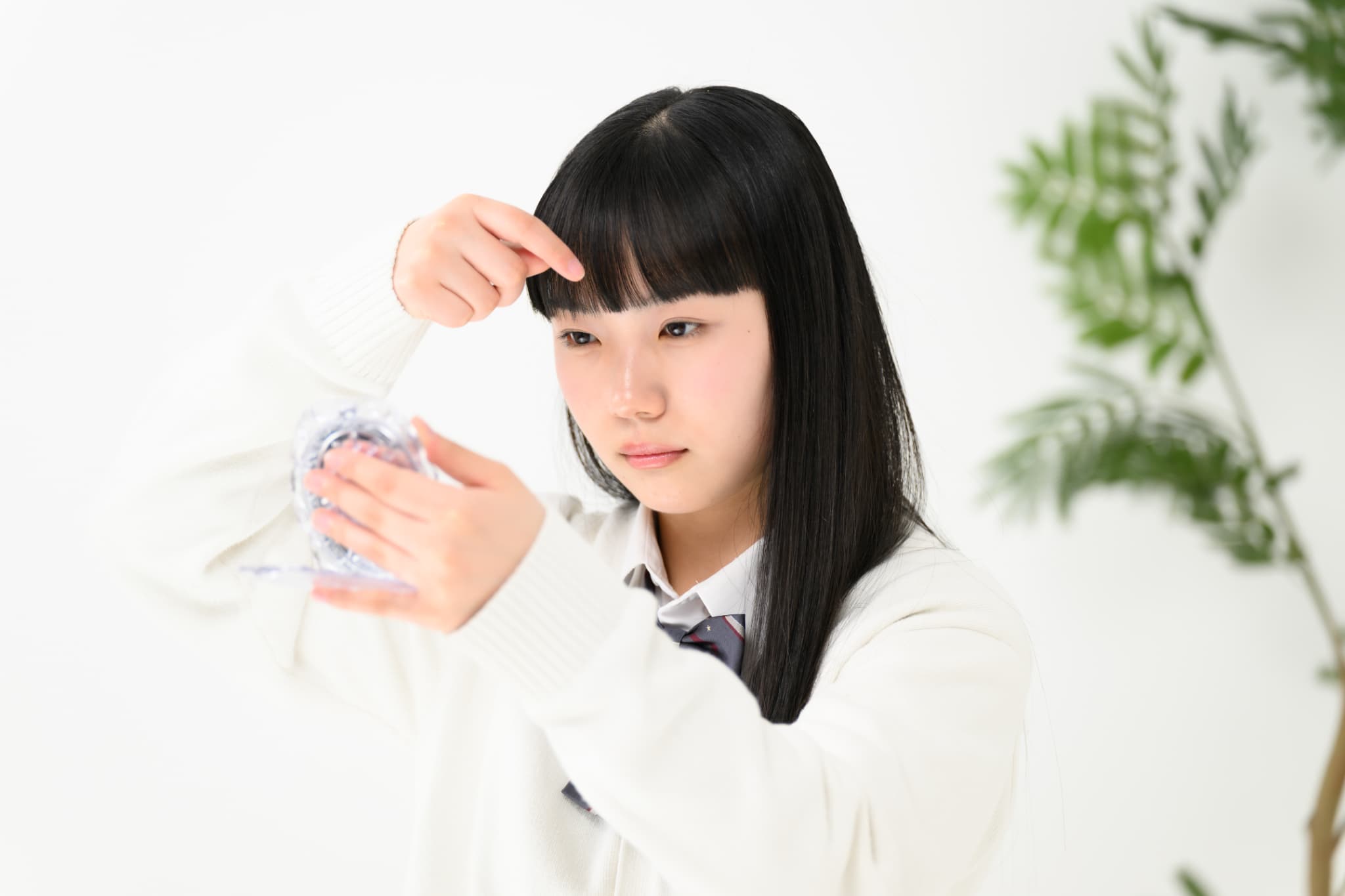重めの前髪・眉上ぱっつんスタイル