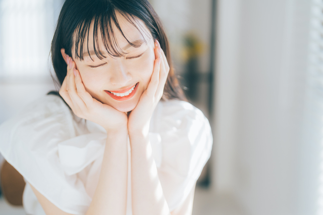 肌のくすみを飛ばして顔色を明るく見せてくれる