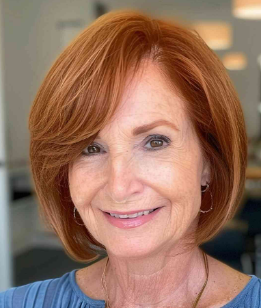 Couleur de cheveux femme 70 ans : cuivré doux