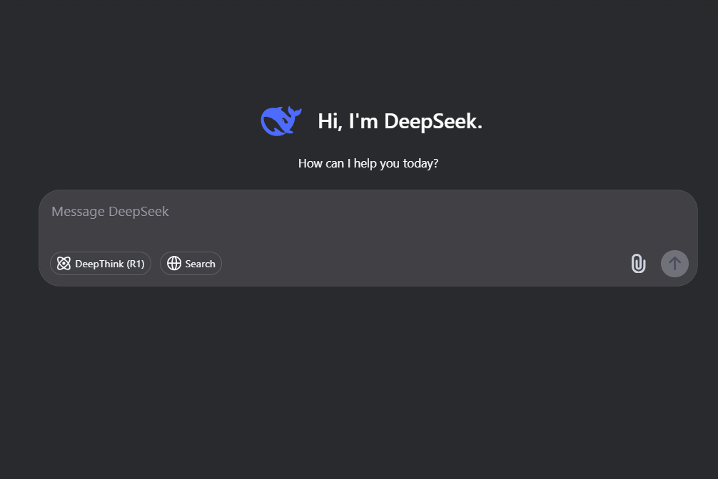 Captura de tela da interface principal do DeepSeek, com a saudação 'Hi, I'm DeepSeek. How can I help you today?' (Olá, sou DeepSeek. Como posso ajudar você hoje?). No centro, há uma caixa de texto 'Message DeepSeek' (Mensagem DeepSeek) com as opções 'DeepThink (R1)' e 'Search' abaixo dela, e ícones para anexar arquivos e enviar mensagens no lado direito.