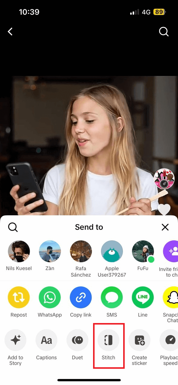 Captura de tela mostrando o botão 'Compartilhar' em um vídeo do TikTok para iniciar um Stitch.