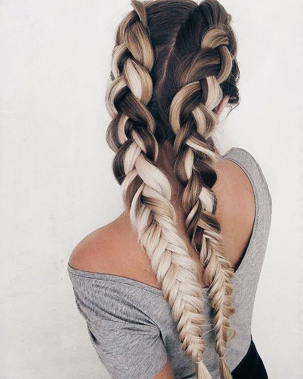 Maria-chiquinha com tranças é um penteado para meninas perfeito para a escola.