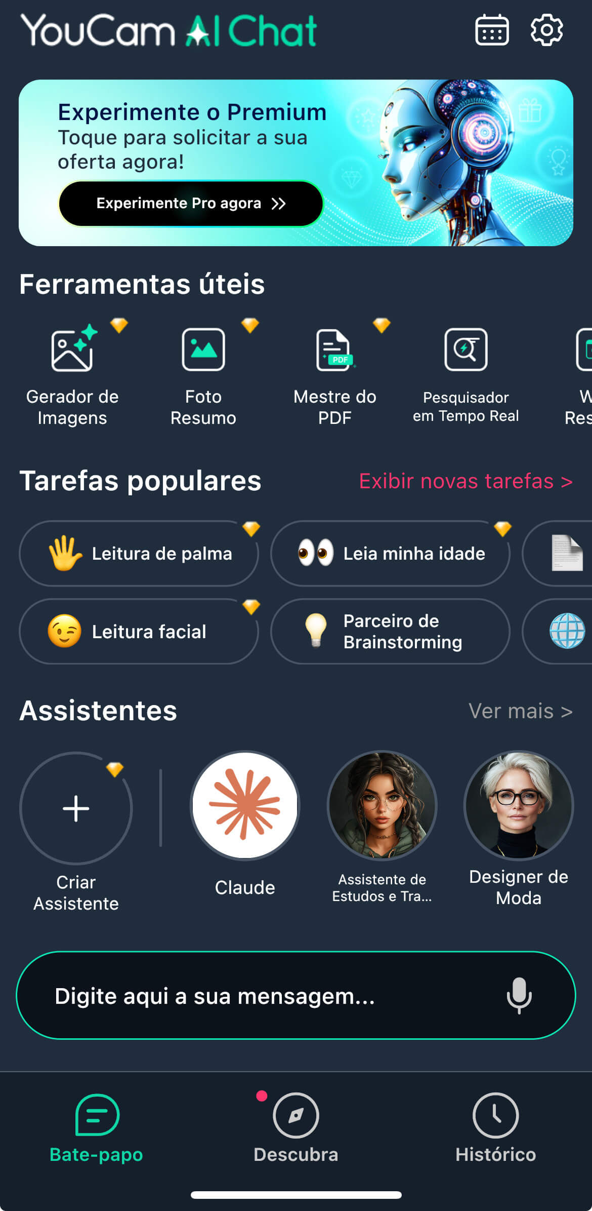 Interface do aplicativo YouCam AI Chat, uma alternativa criativa ao ChatGPT. A tela exibe ferramentas úteis como Gerador de Imagens e Foto Resumo, além de Tarefas Populares e Assistentes de IA como Designer de Moda.