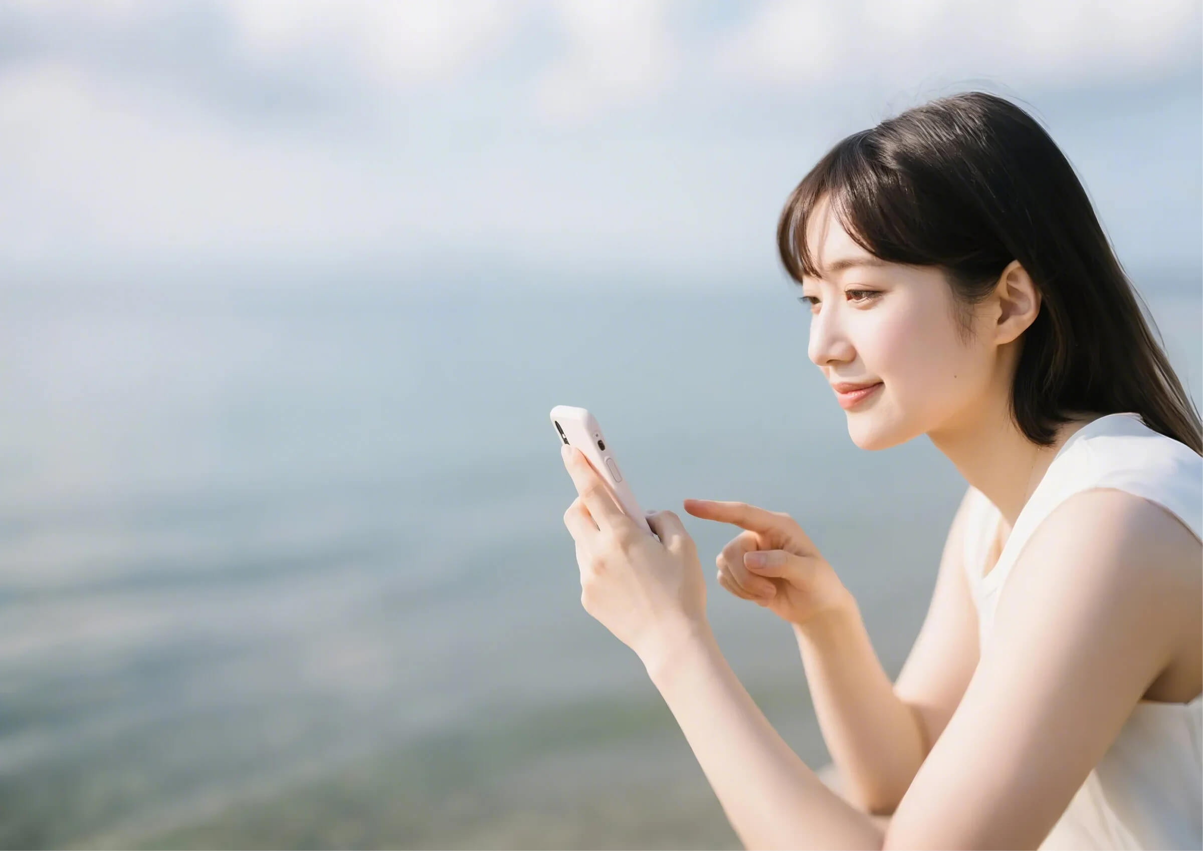 スマホを操作する女性