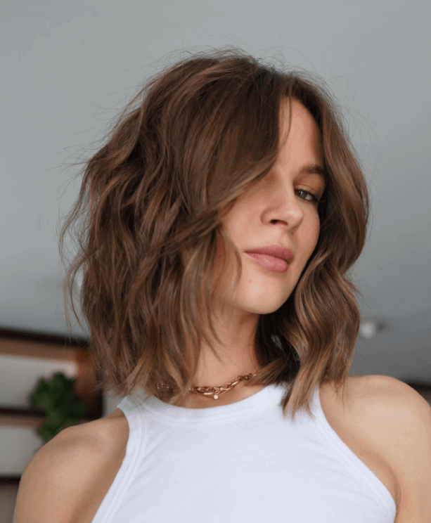 Carré long plongeant : coiffure automne hiver 2025