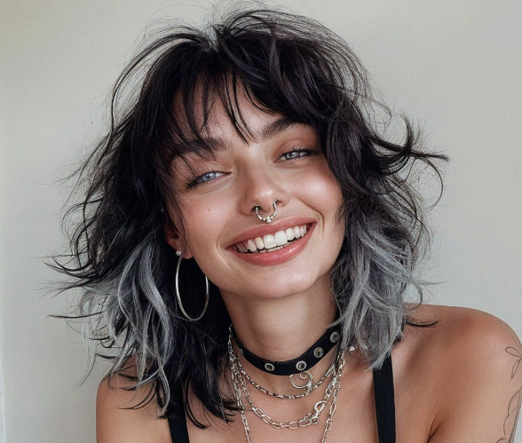 Wolfcut brune et blanche tendance 2025