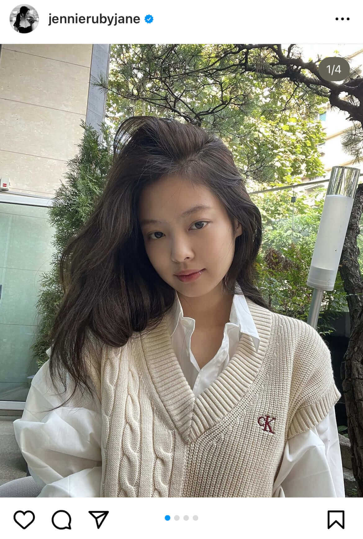 圓臉女生的髮型：旁分大捲髮