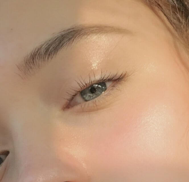 Rounded Eyebrows
