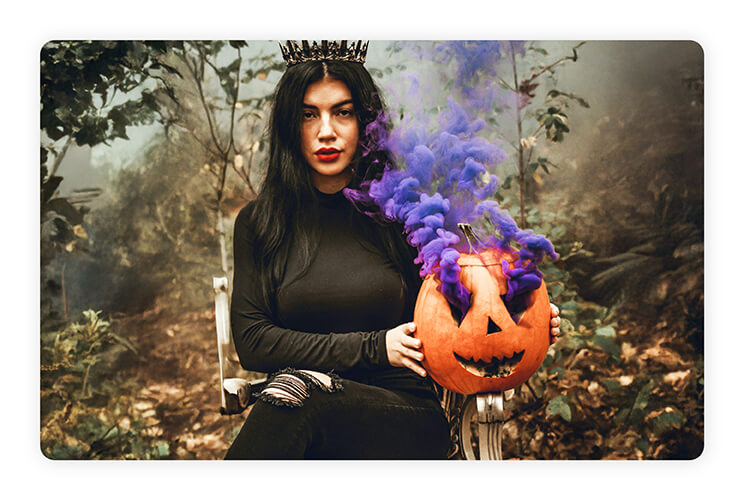 Klassische Halloween-Gruselfotos Klassische Gruselfotos zu Halloween mit Kürbissen und Kerzen.