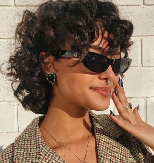 Tendance coupe de cheveux femme 2025 : coupe Bixie Bouclé Tendance coupe de cheveux femme 2025 : coupe Bixie Bouclé