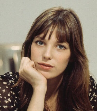 Tendance coiffure femme été 2025 : frange style Jane Birkin Tendance coiffure femme été 2025 : frange style Jane Birkin