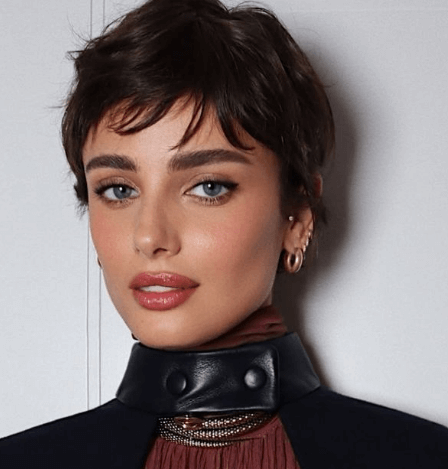 Tendance coupe de cheveux femme été 2025 : coupe garçonne / Boyish cut Tendance coupe de cheveux femme été 2025 : coupe garçonne / Boyish cut
