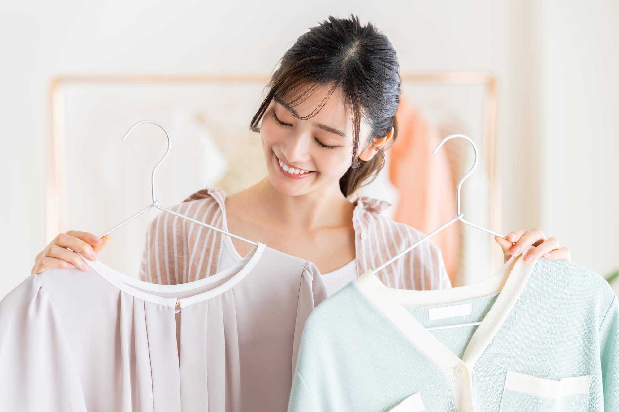 質問⑥あなたが「似合う」と言われやすい服の色や、顔色が明るく見えると感じるメイクの色味は？