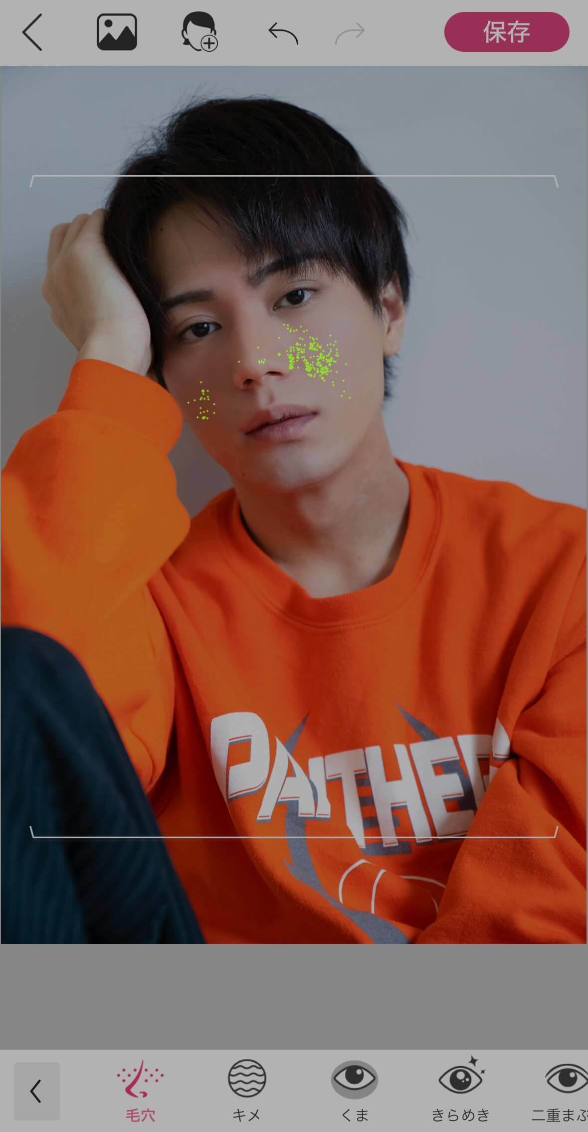 自撮りアプリで肌を補正する様子