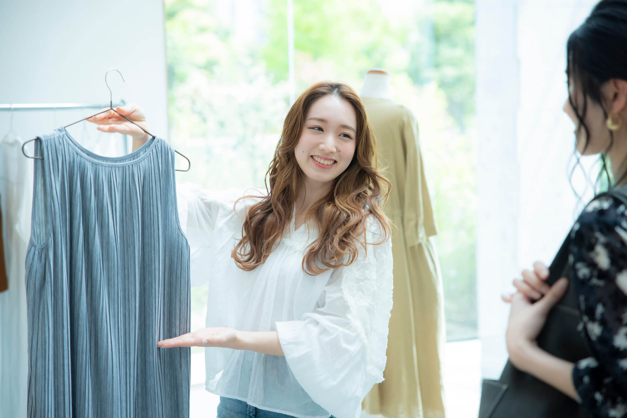 スカートを選ぶイメージ スカートを選ぶイメージ