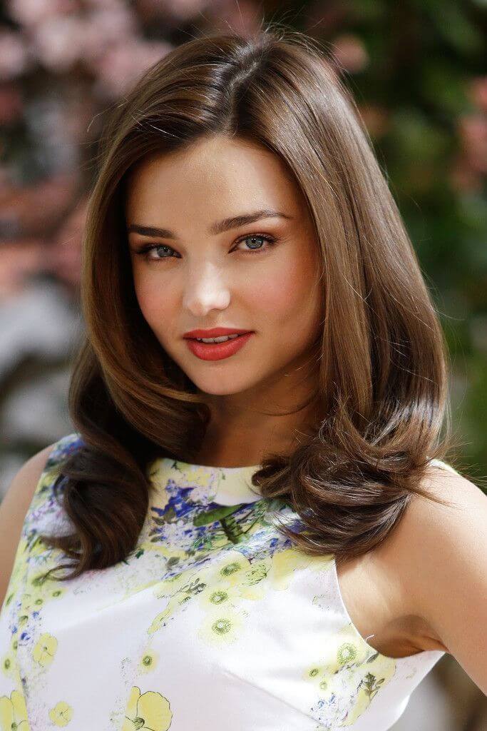 Visage rond : lob long et raie sur le côté