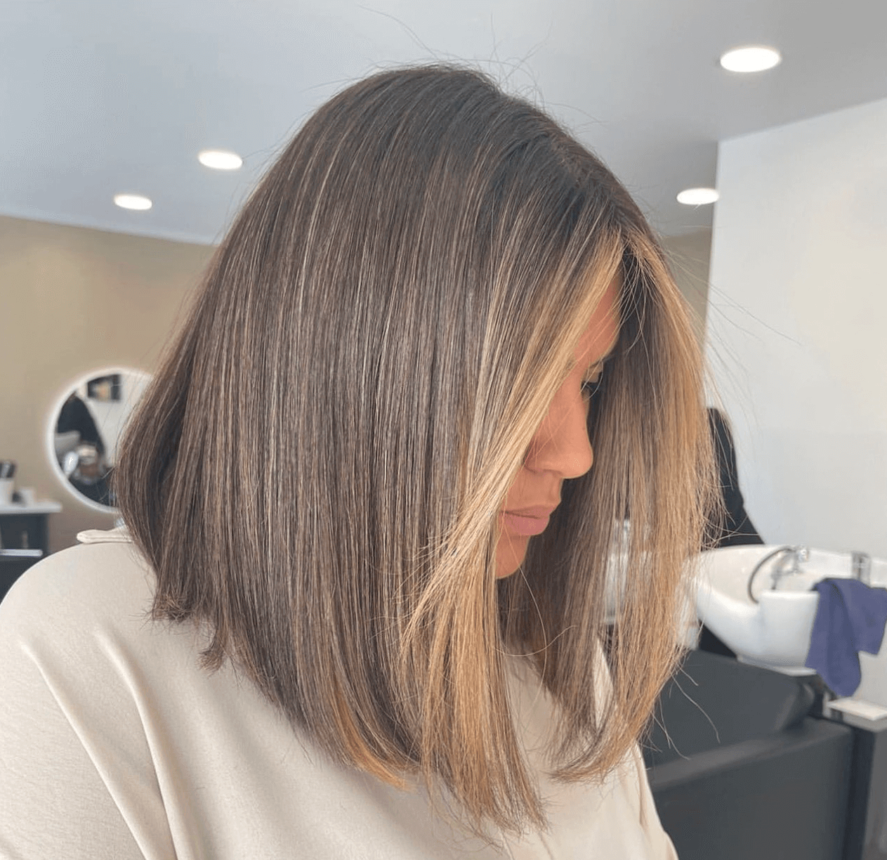 Tagli di Capelli per Visi Ovali: Caschetto Asimmetrico Tagli di Capelli per Visi Ovali: Caschetto Asimmetrico