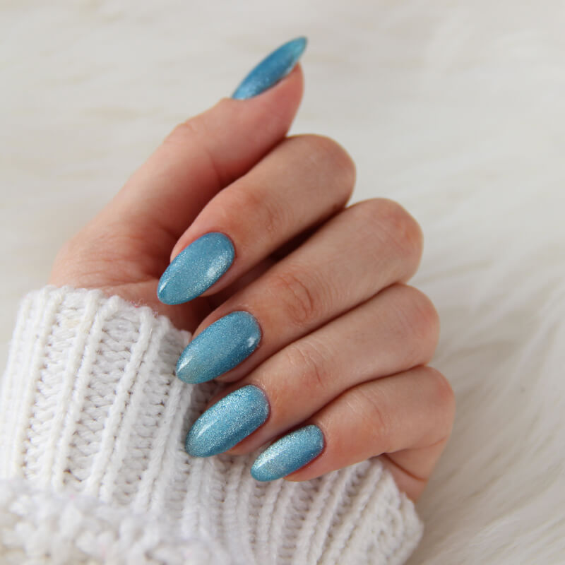Try on different shades of blue nails virtually with Beauty Agent. Ask the Beauty Agent in YouCam Makeup app to apply snowfall sparkle nail color.