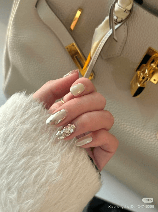 聖誕美甲範本十二：冰晶香檳聖誕甲