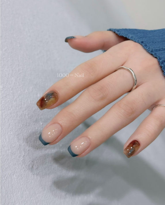 霧霾藍+琥珀跳色法式美甲 霧霾藍+琥珀跳色法式美甲