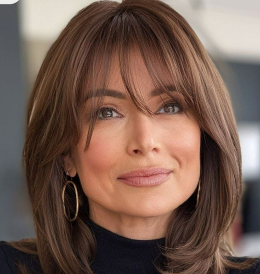 Coiffure femme 50 ans frange rideau