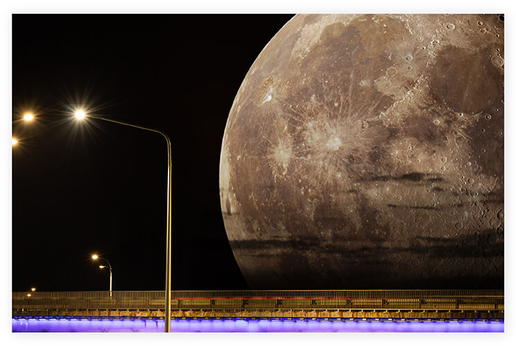 Shoot at Moonrise or Moonset Shoot at Moonrise or Moonset