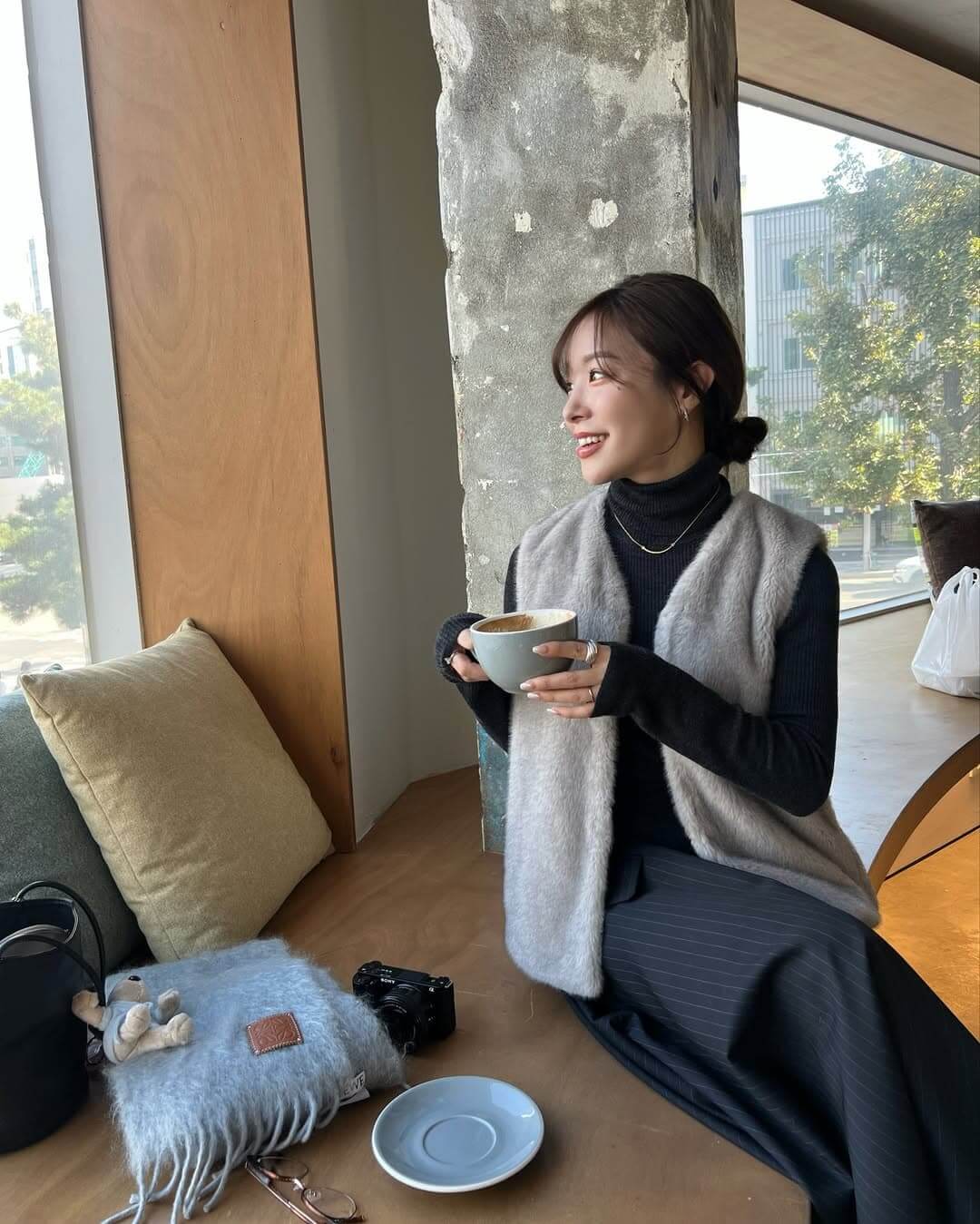 カフェデート服はレイヤードを意識