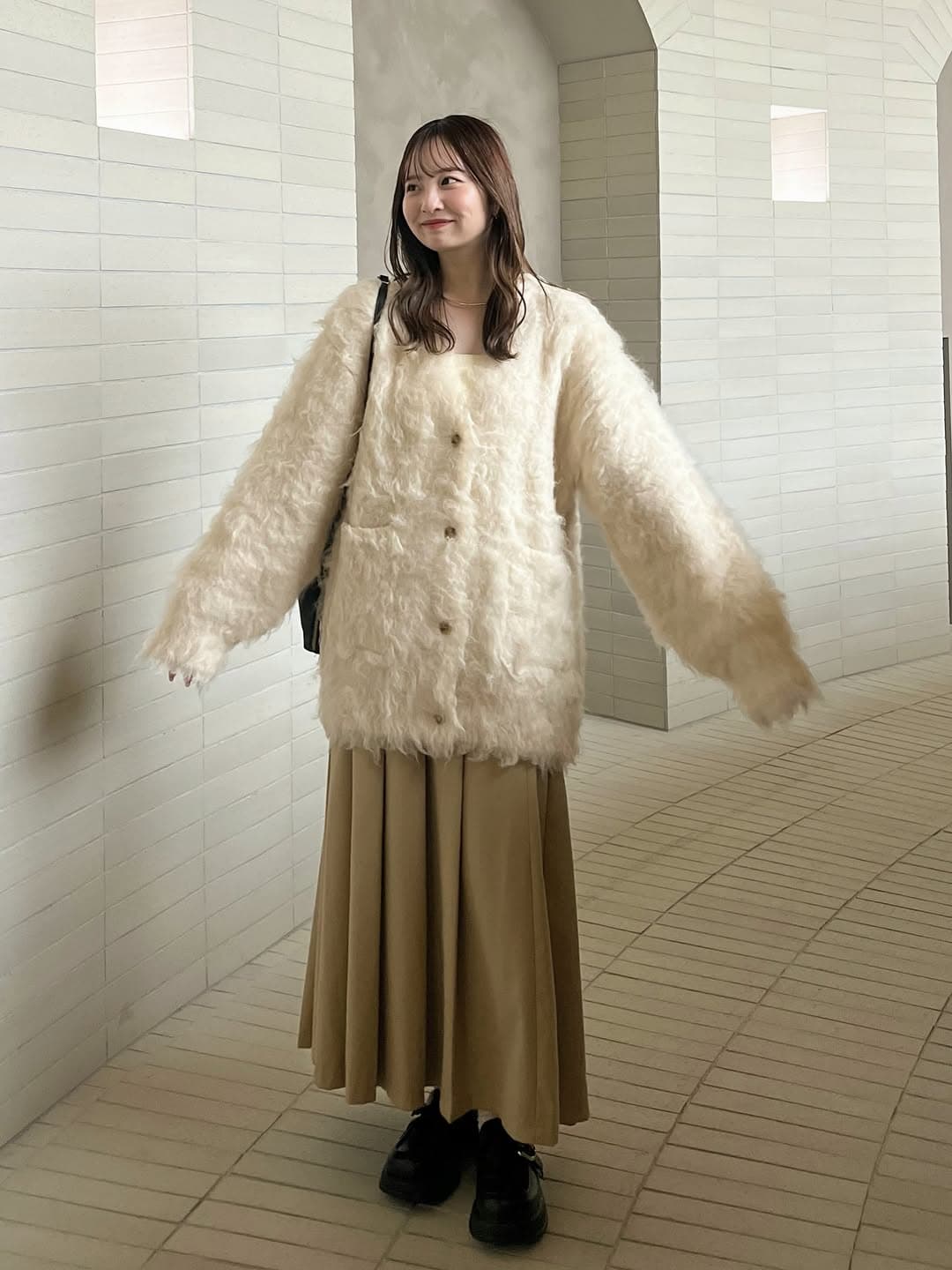 冬デート服の定番白のふわもこコーデ