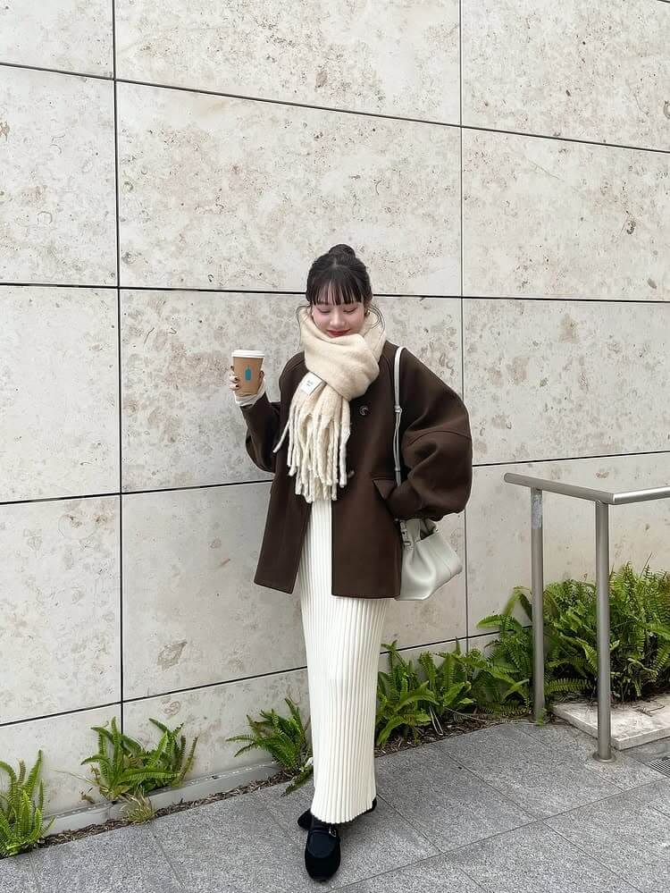 冬のデート服は小物で温かくする