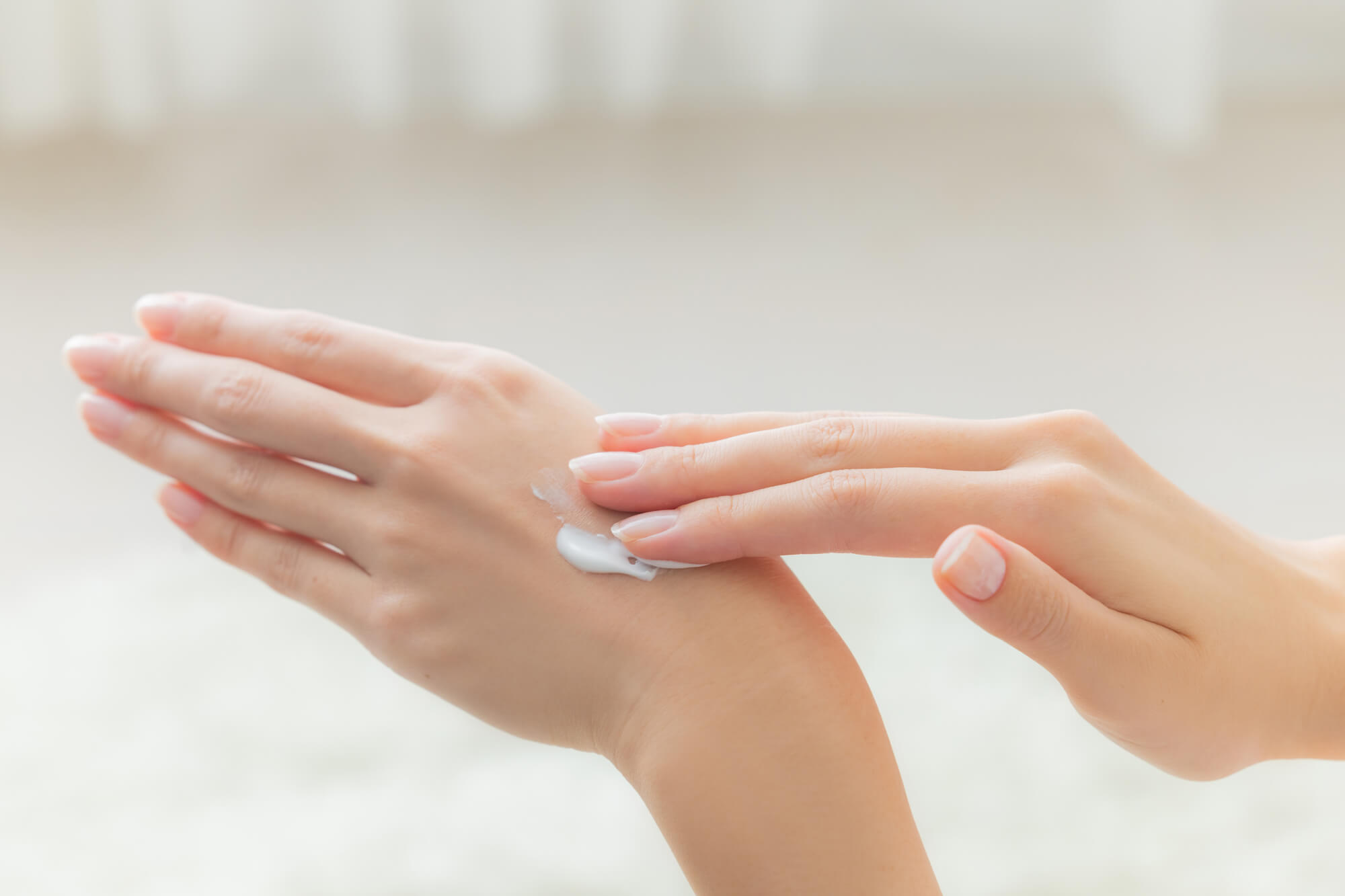 手を保湿する 手を保湿する
