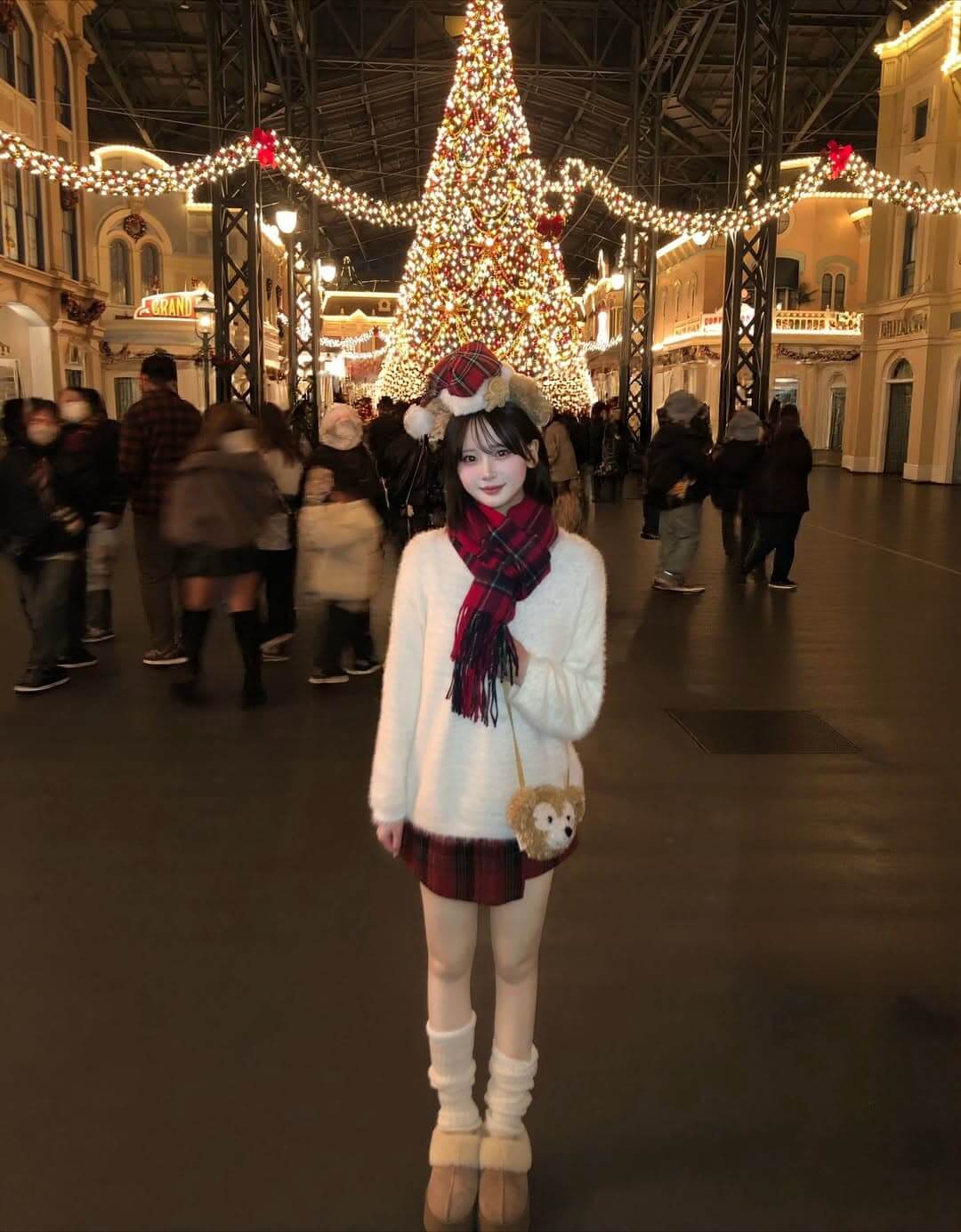 キャラクター要素を取り入れた冬の可愛いディズニーデート服