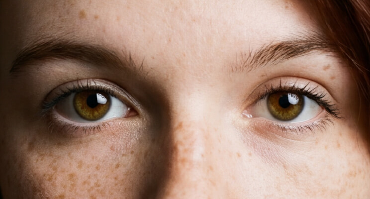 Downturned eyes have outer corners that slope slightly downward. Find perfect eyeliner for downturned eyes with YouCam Makeup app.