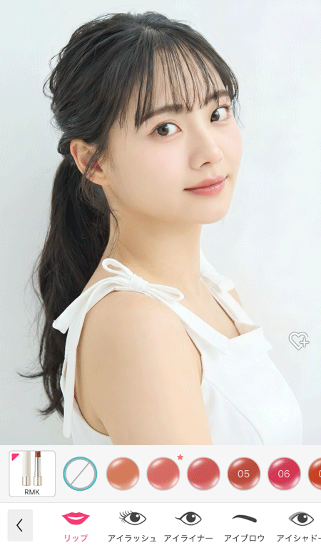 リップを試す様子