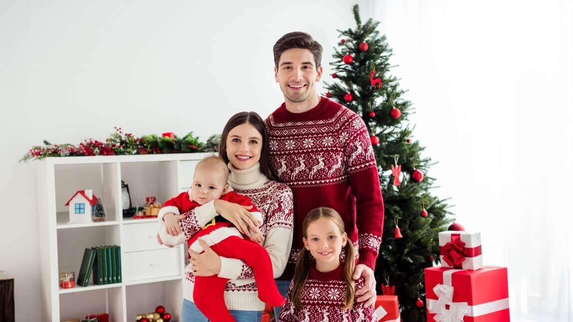 Pro Tips to DIY Christmas Photoshoot at Home