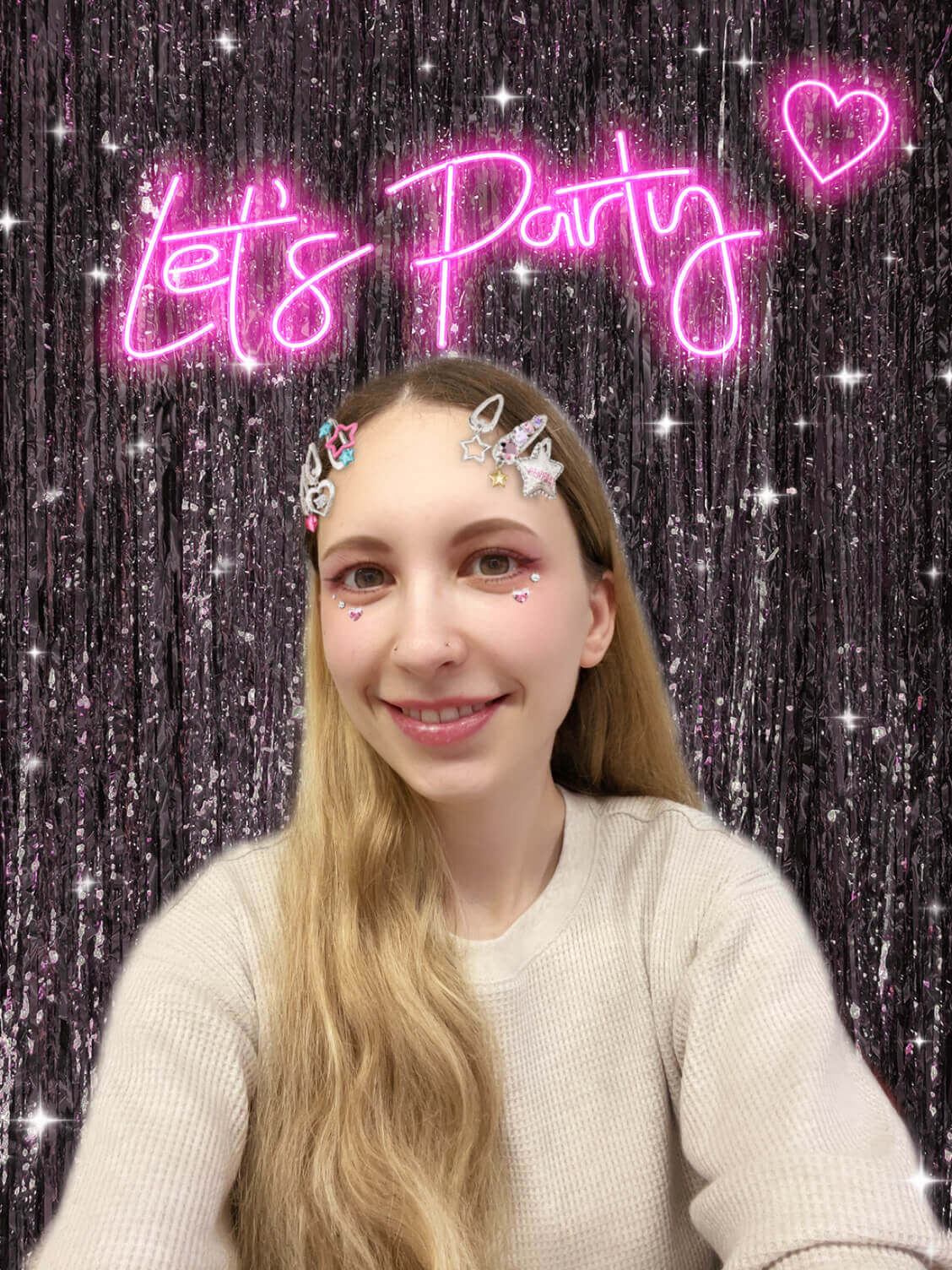 Silvester-Filter mit "Let's Party" Neonlicht im Hintergrund