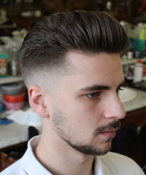 Corte Pompadour masculino para afinar rosto redondo