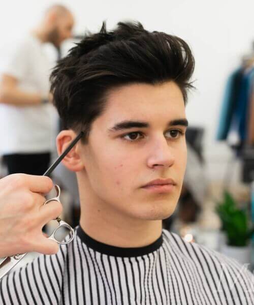 Corte Quiff masculino moderno para rosto gordo